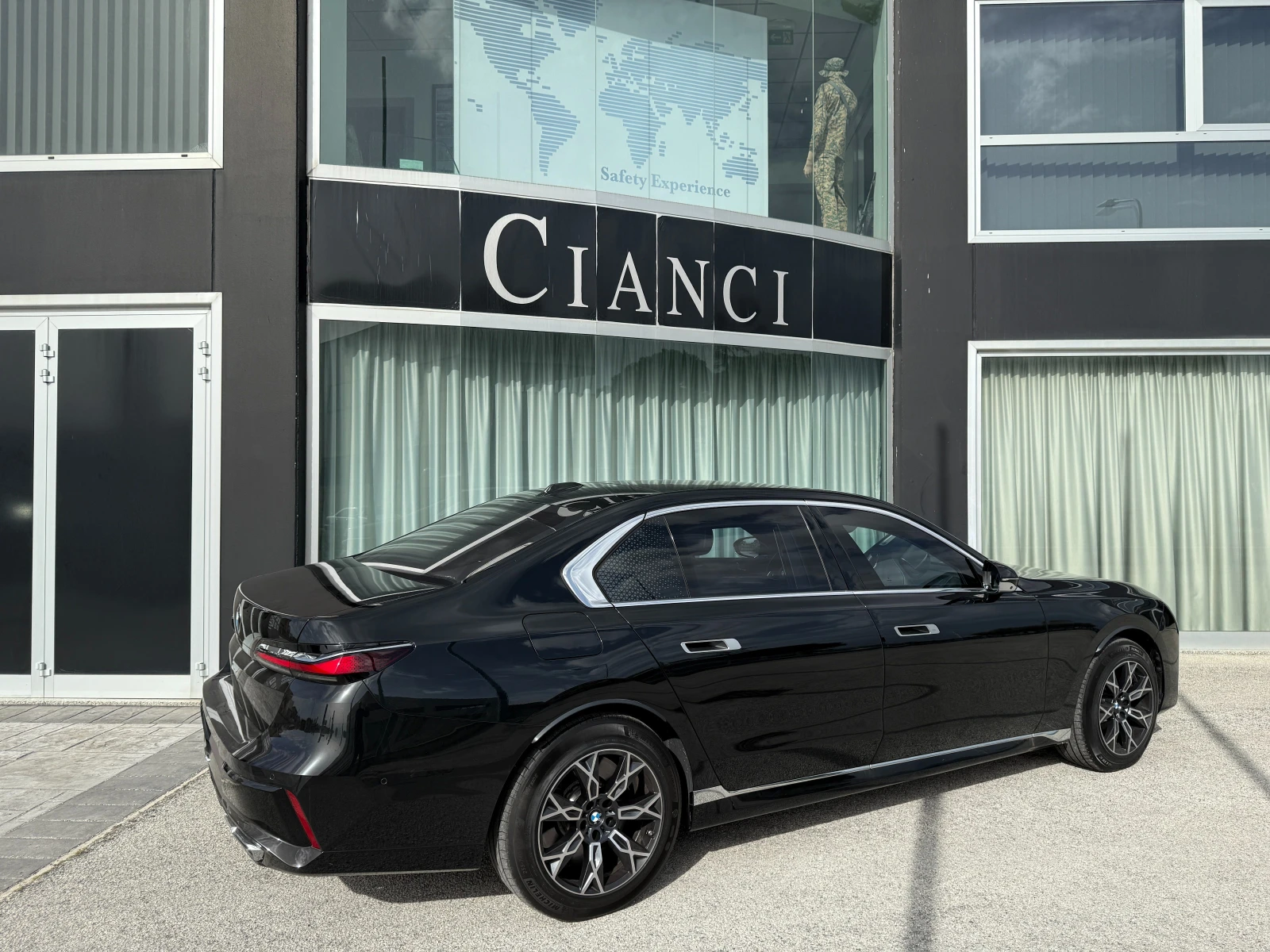 BMW 760 Блиндиран  VR9, снимка 5 - Автомобили и джипове - 54121517