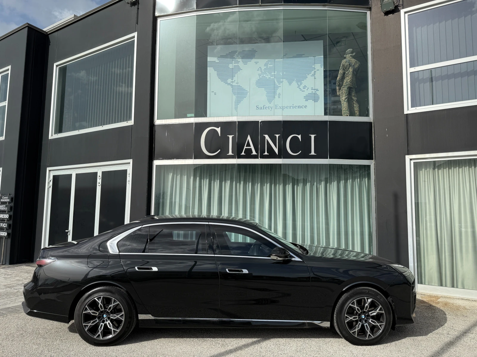 BMW 760 Блиндиран  VR9, снимка 4 - Автомобили и джипове - 54121517