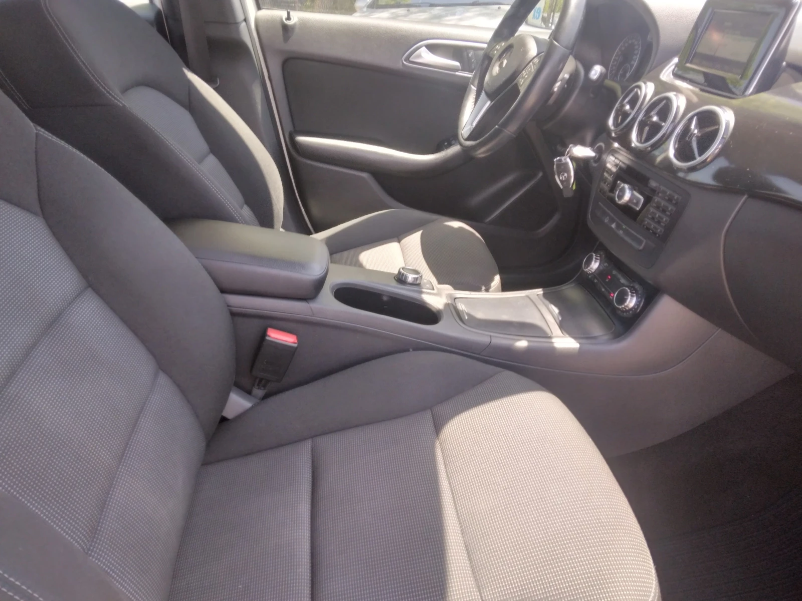 Mercedes-Benz B 180, снимка 14 - Автомобили и джипове - 54697795