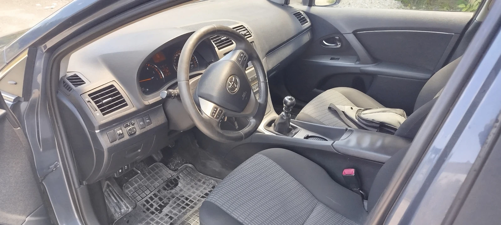 Toyota Avensis 2.2 D4D 150k.c. ПАНОРАМА, снимка 6 - Автомобили и джипове - 54903166
