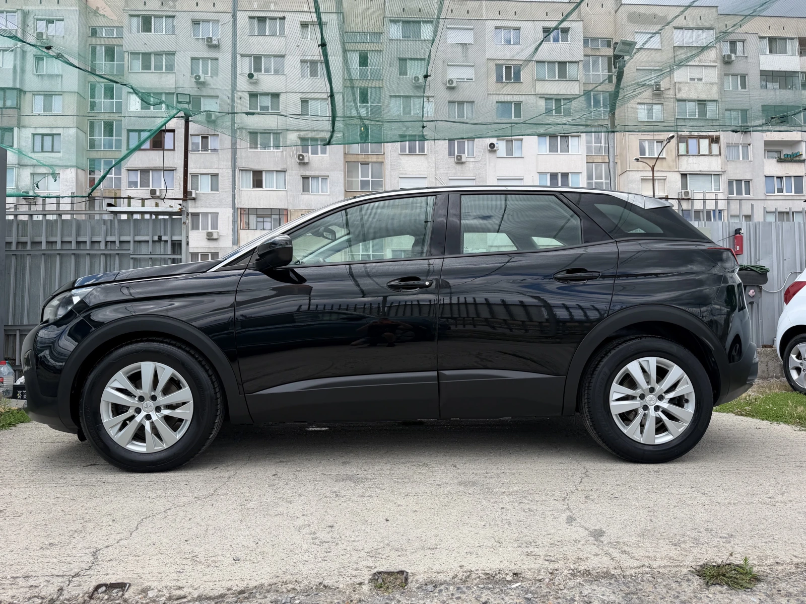 Peugeot 3008 БЕНЗИН* АВТОМАТ* Apple* CarPlay* ПОДГРЕВ* СЕДАЛКИ*, снимка 3 - Автомобили и джипове - 55216611