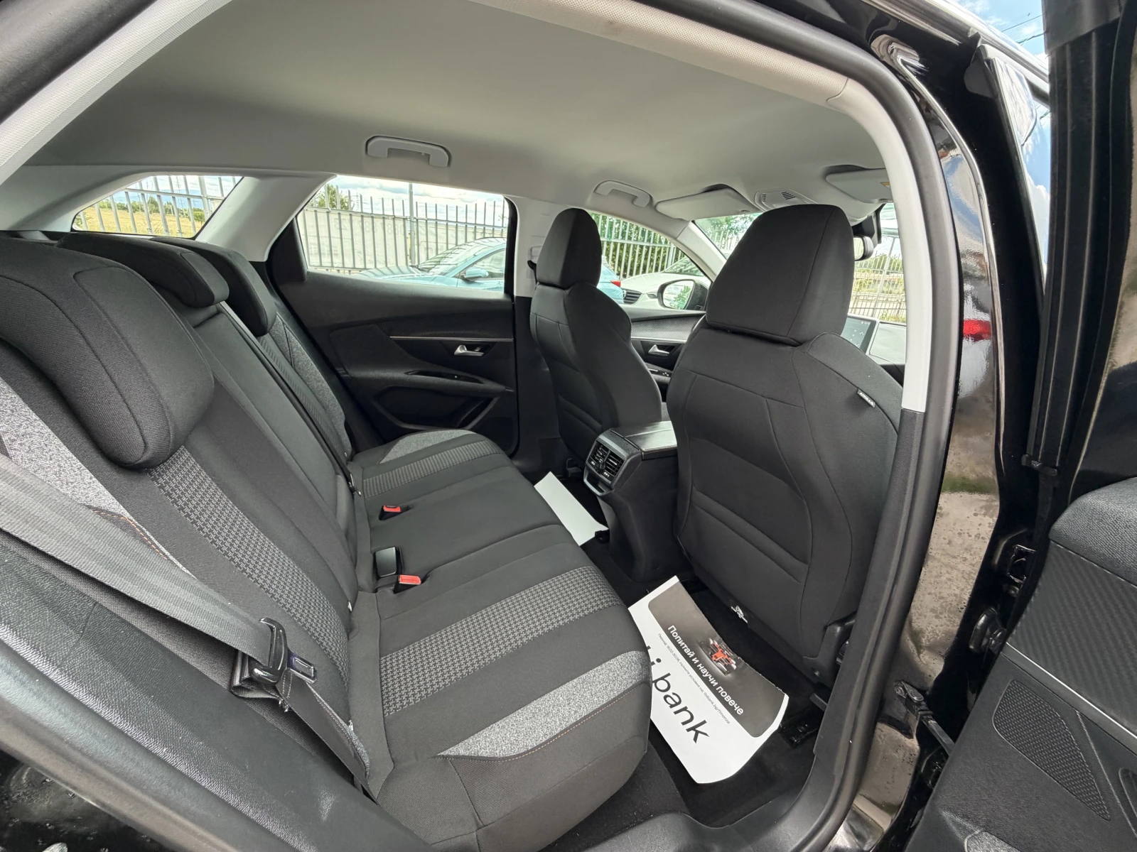Peugeot 3008 БЕНЗИН* АВТОМАТ* Apple* CarPlay* ПОДГРЕВ* СЕДАЛКИ*, снимка 10 - Автомобили и джипове - 55216611