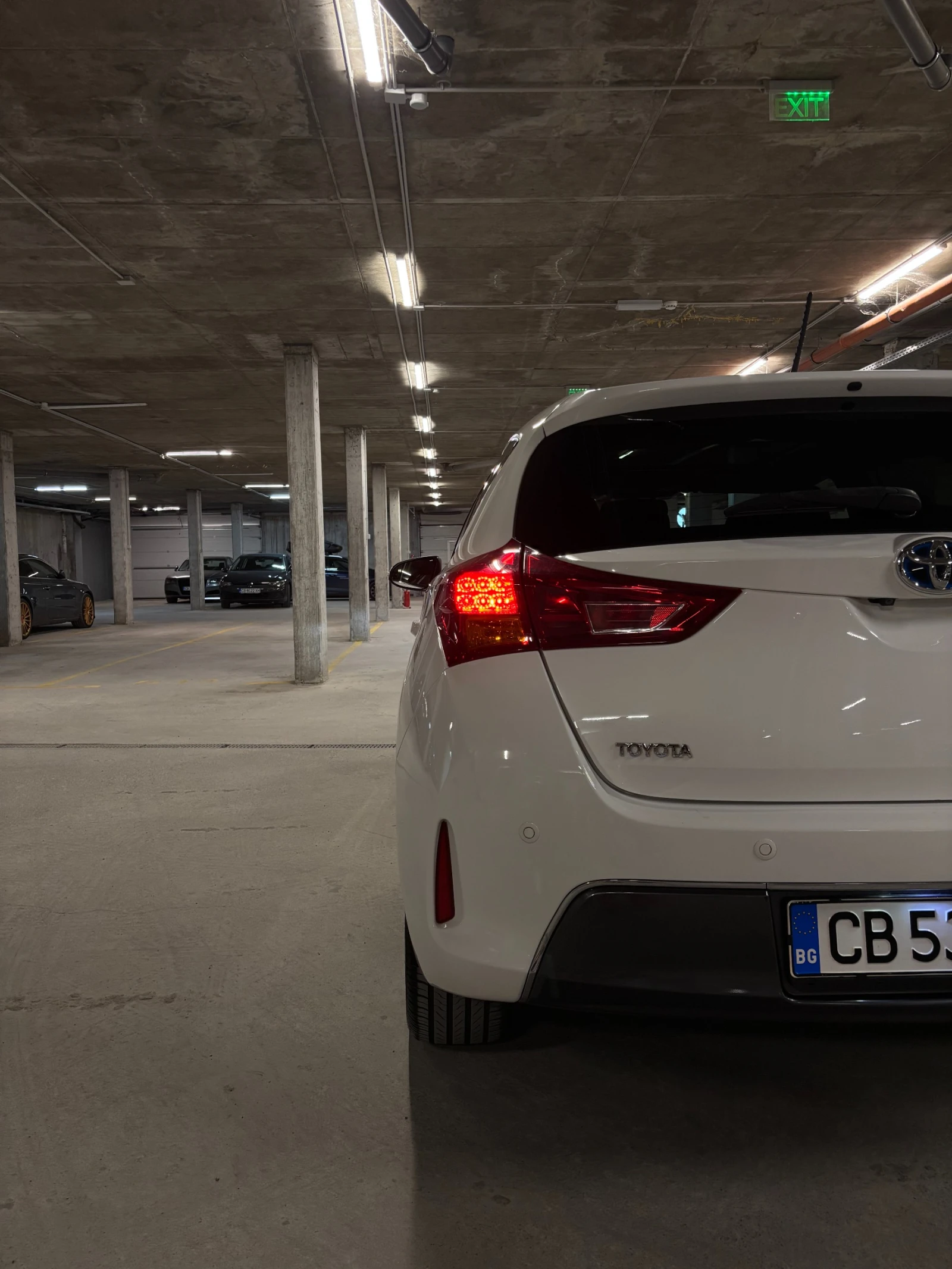 Toyota Auris 1.8 HYBRID, снимка 5 - Автомобили и джипове - 55524321