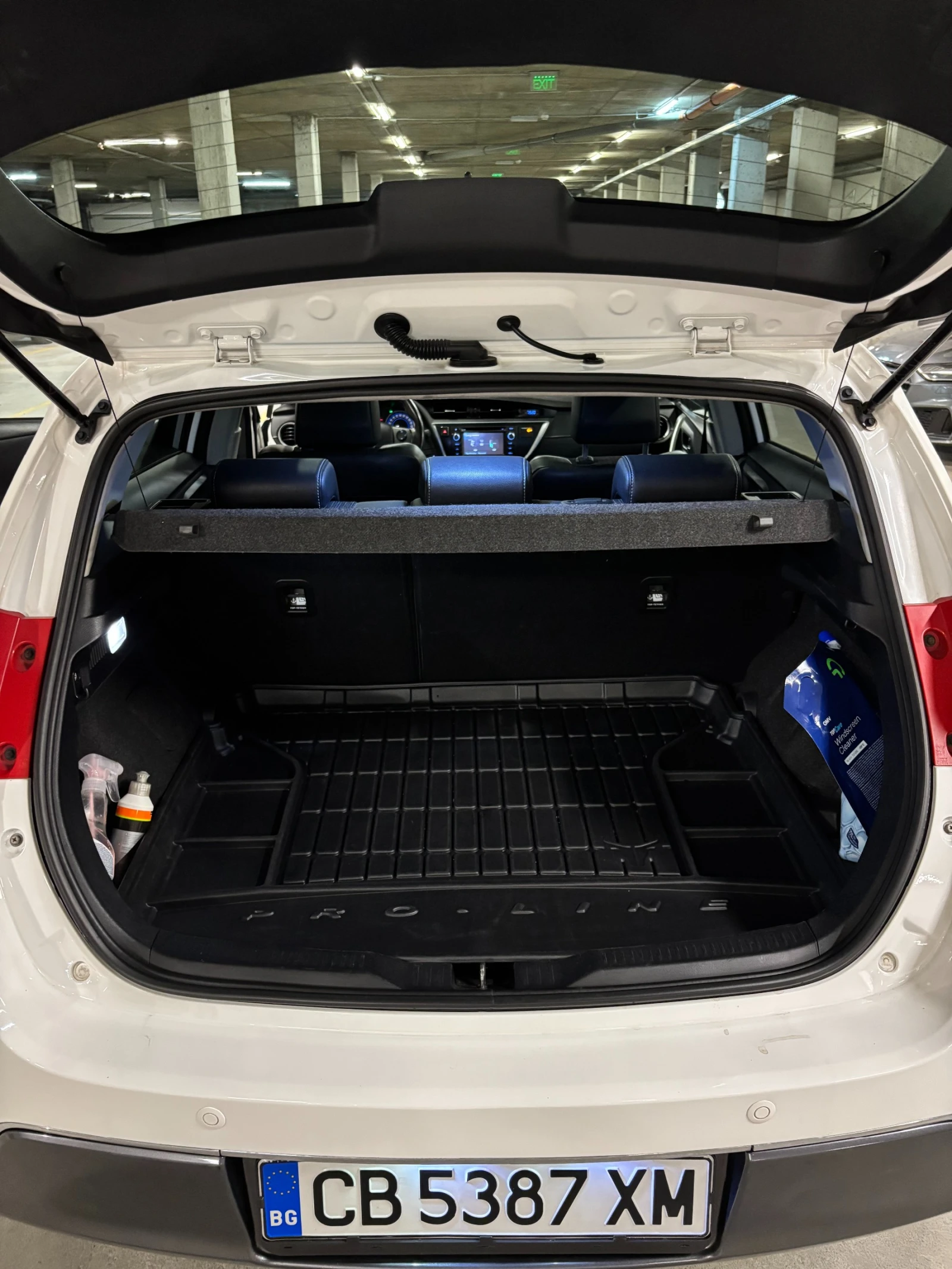 Toyota Auris 1.8 HYBRID, снимка 15 - Автомобили и джипове - 55524321