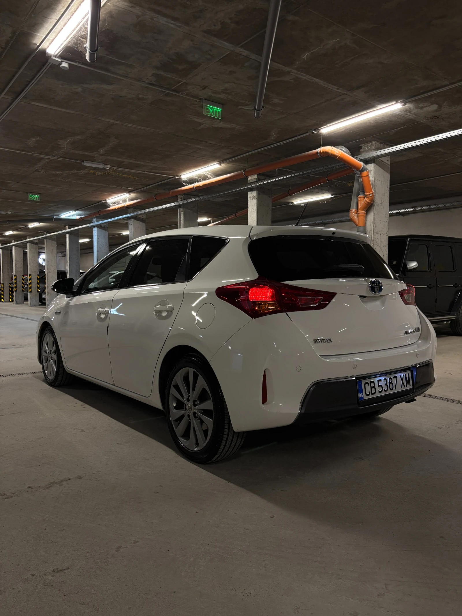 Toyota Auris 1.8 HYBRID, снимка 4 - Автомобили и джипове - 55524321