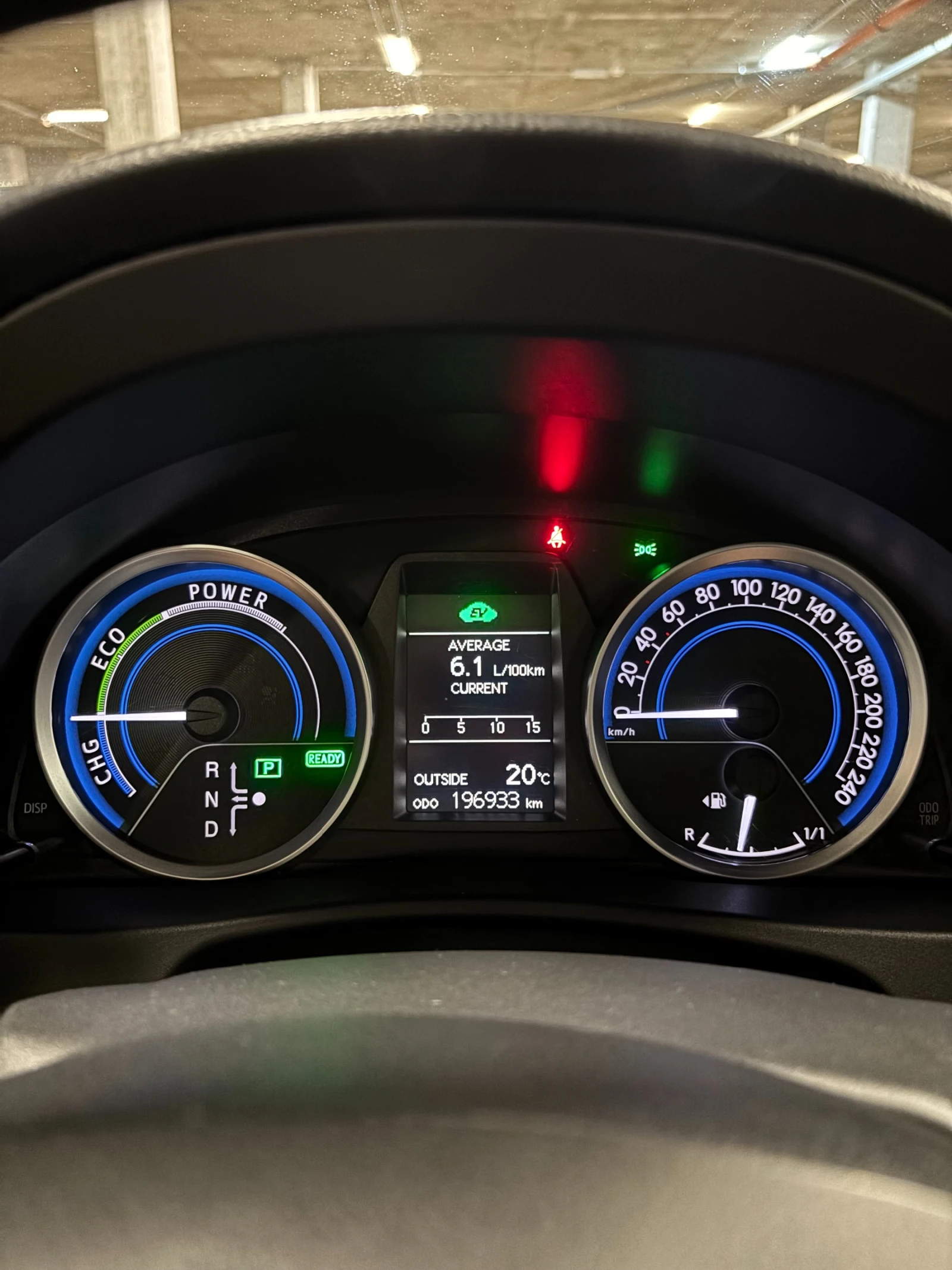 Toyota Auris 1.8 HYBRID, снимка 16 - Автомобили и джипове - 55524321