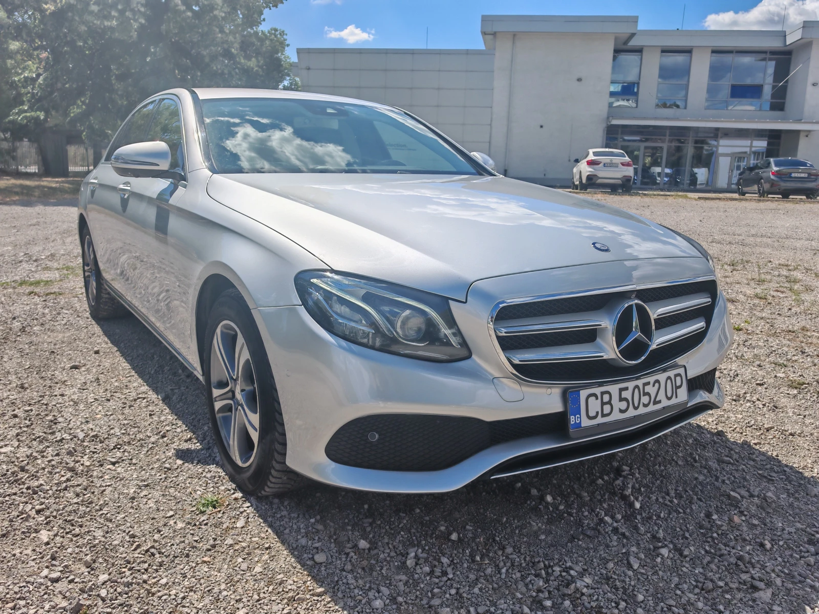 Mercedes-Benz E 220 d, снимка 2 - Автомобили и джипове - 56021877