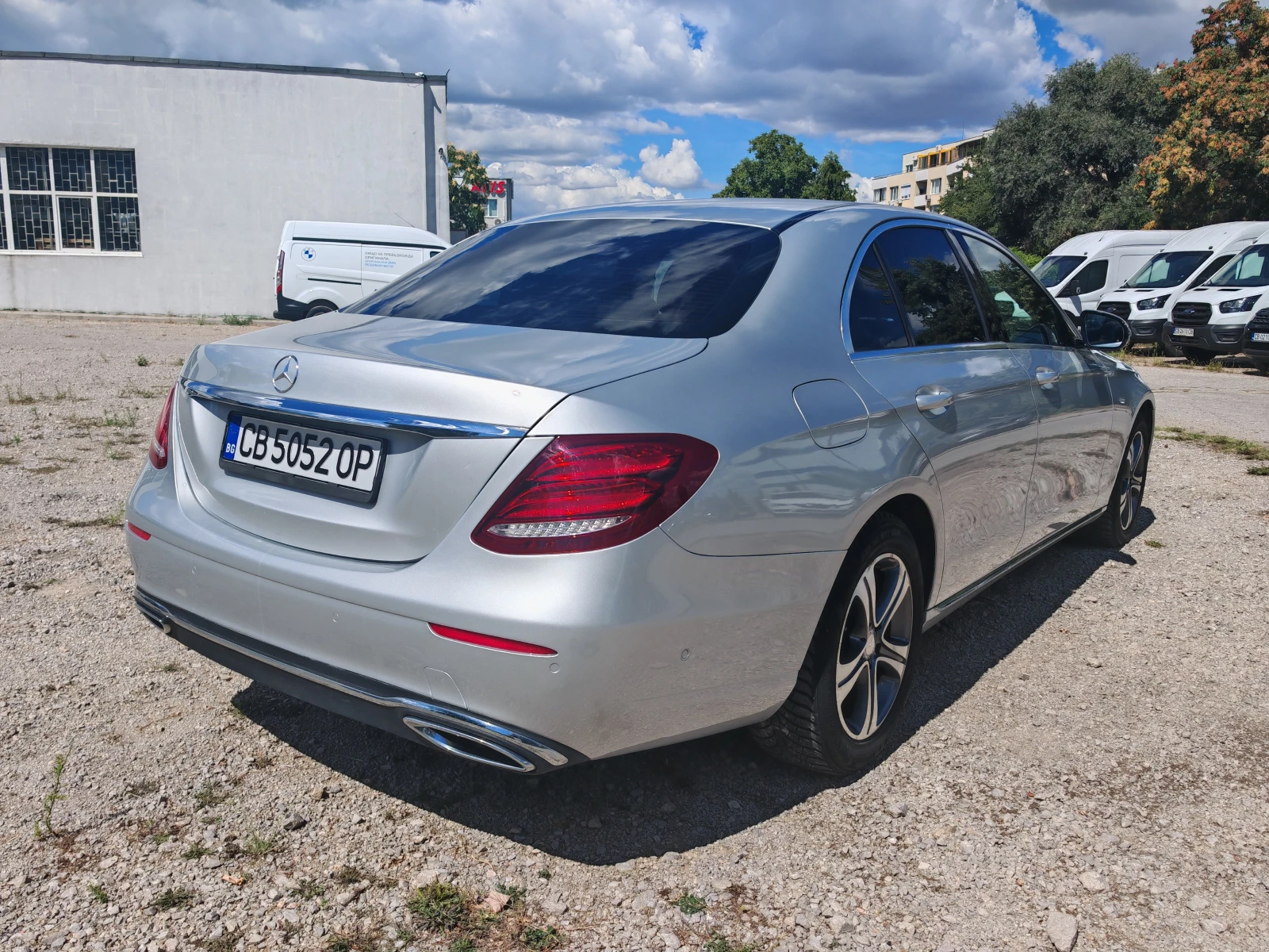 Mercedes-Benz E 220 d, снимка 3 - Автомобили и джипове - 56021877