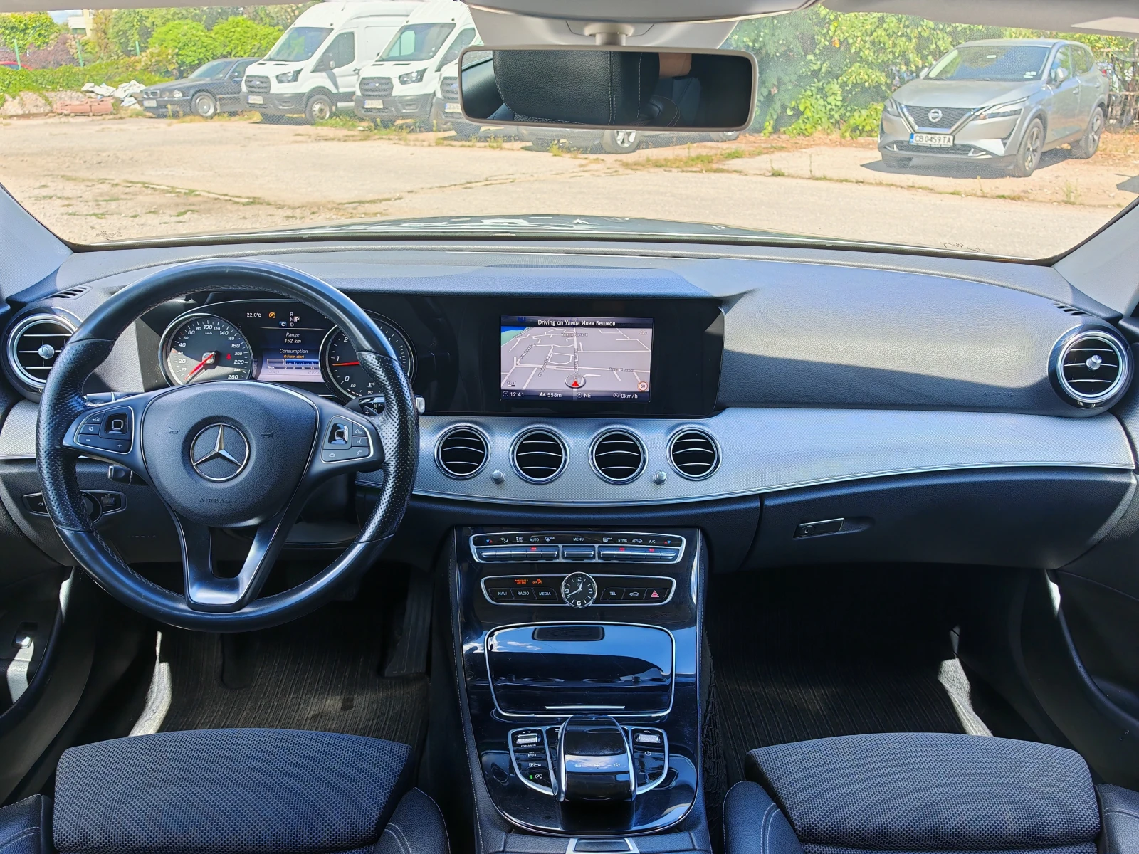 Mercedes-Benz E 220 d, снимка 11 - Автомобили и джипове - 56021877