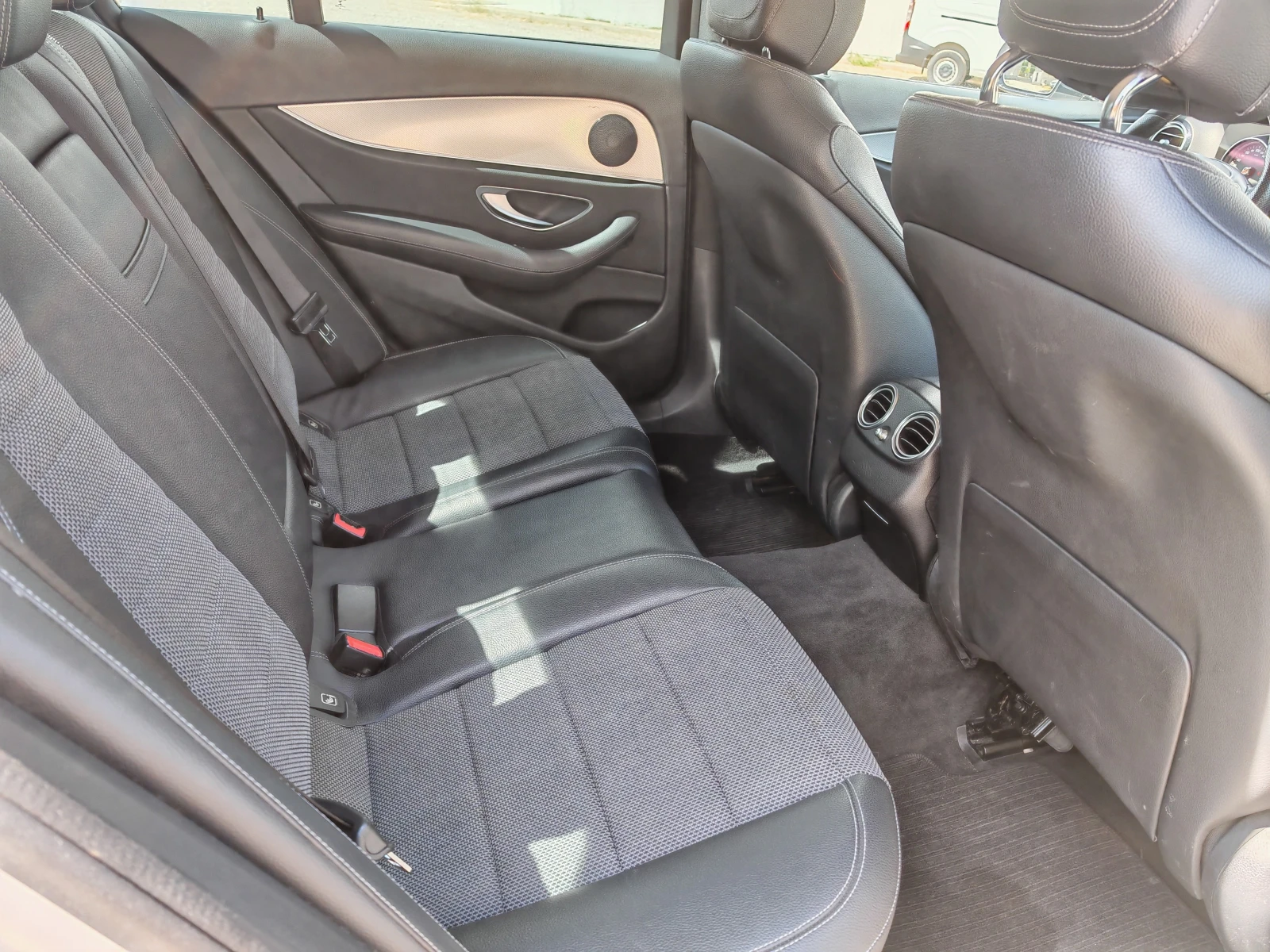 Mercedes-Benz E 220 d, снимка 9 - Автомобили и джипове - 56021877