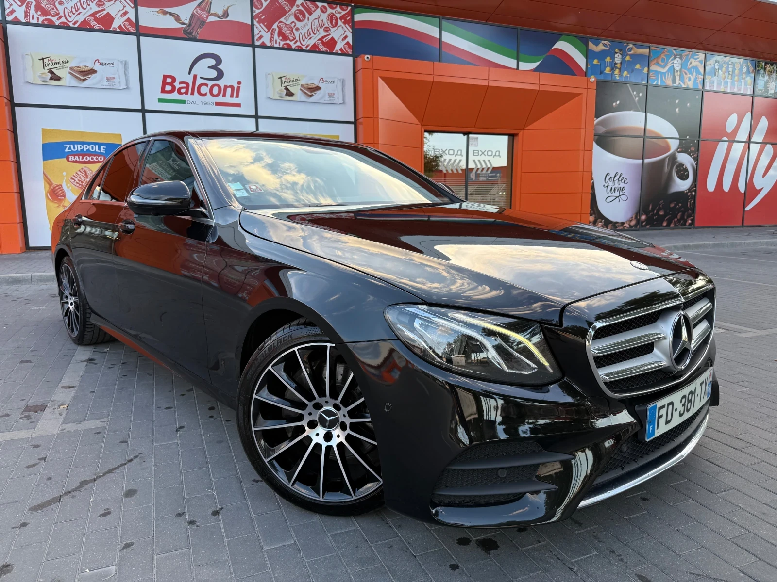 Mercedes-Benz E 220 AMG-line 9G FACE 360/cam TOP!!!, снимка 2 - Автомобили и джипове - 56210828