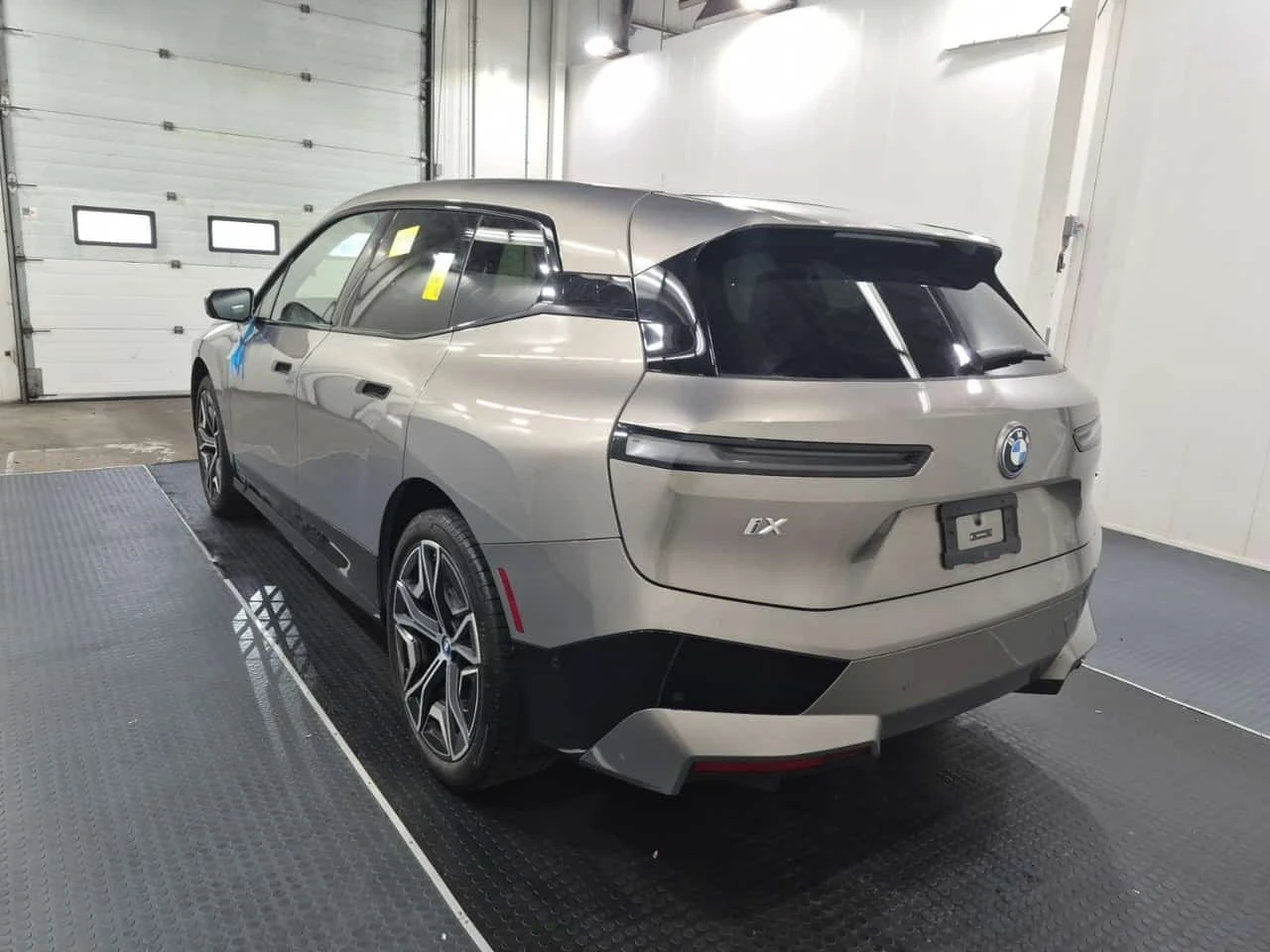 BMW iX  Xdrive40 / 360 / Harman Kardon / Carfax , снимка 6 - Автомобили и джипове - 56323925