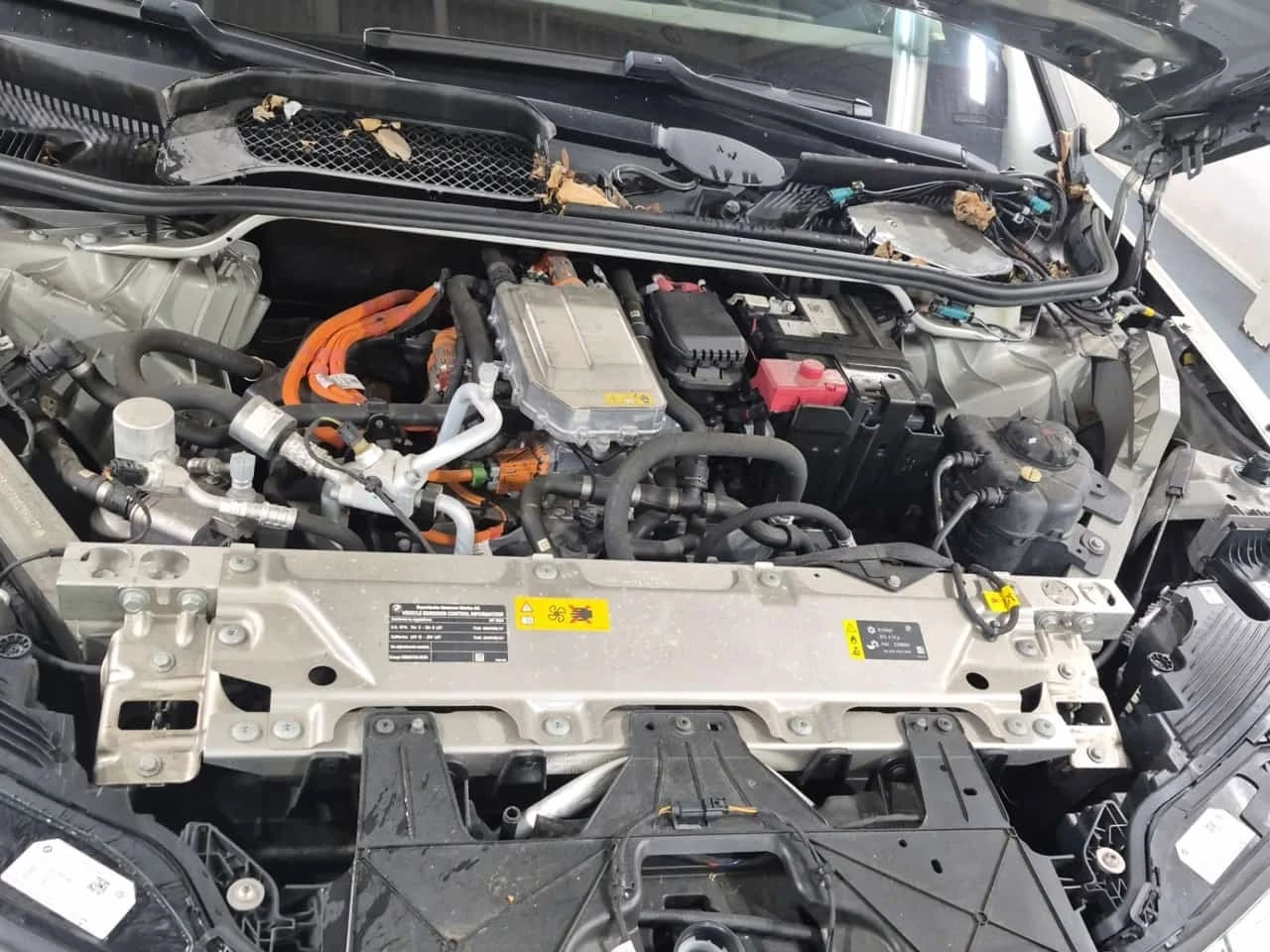 BMW iX  Xdrive40 / 360 / Harman Kardon / Carfax , снимка 16 - Автомобили и джипове - 56323925