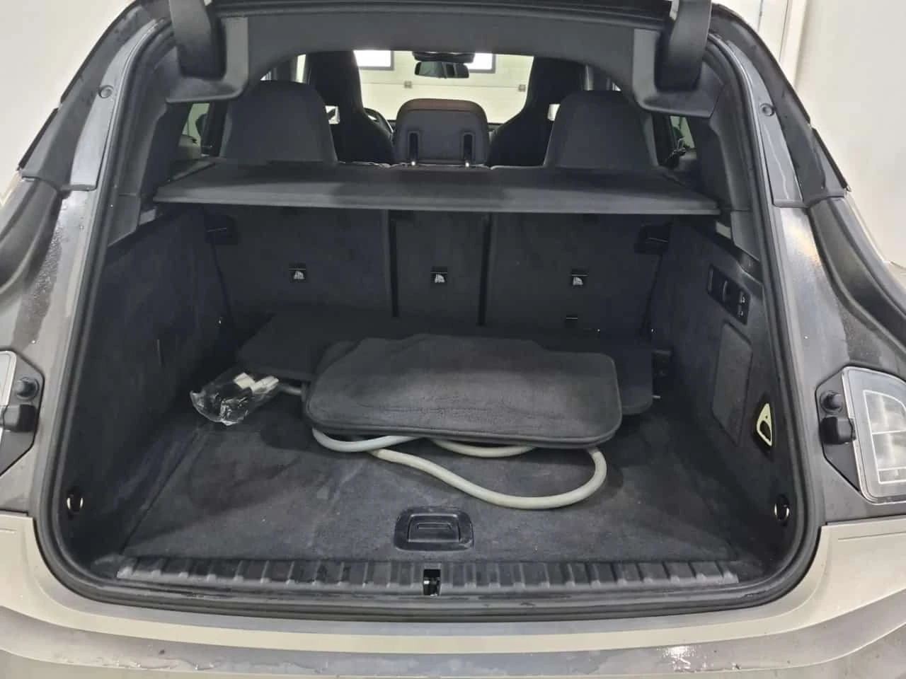 BMW iX  Xdrive40 / 360 / Harman Kardon / Carfax , снимка 14 - Автомобили и джипове - 56323925