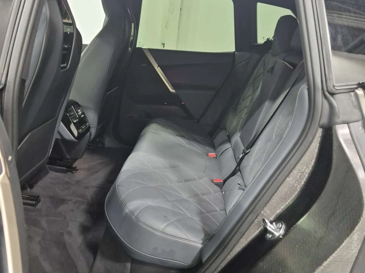 BMW iX  Xdrive40 / 360 / Harman Kardon / Carfax , снимка 12 - Автомобили и джипове - 56323925
