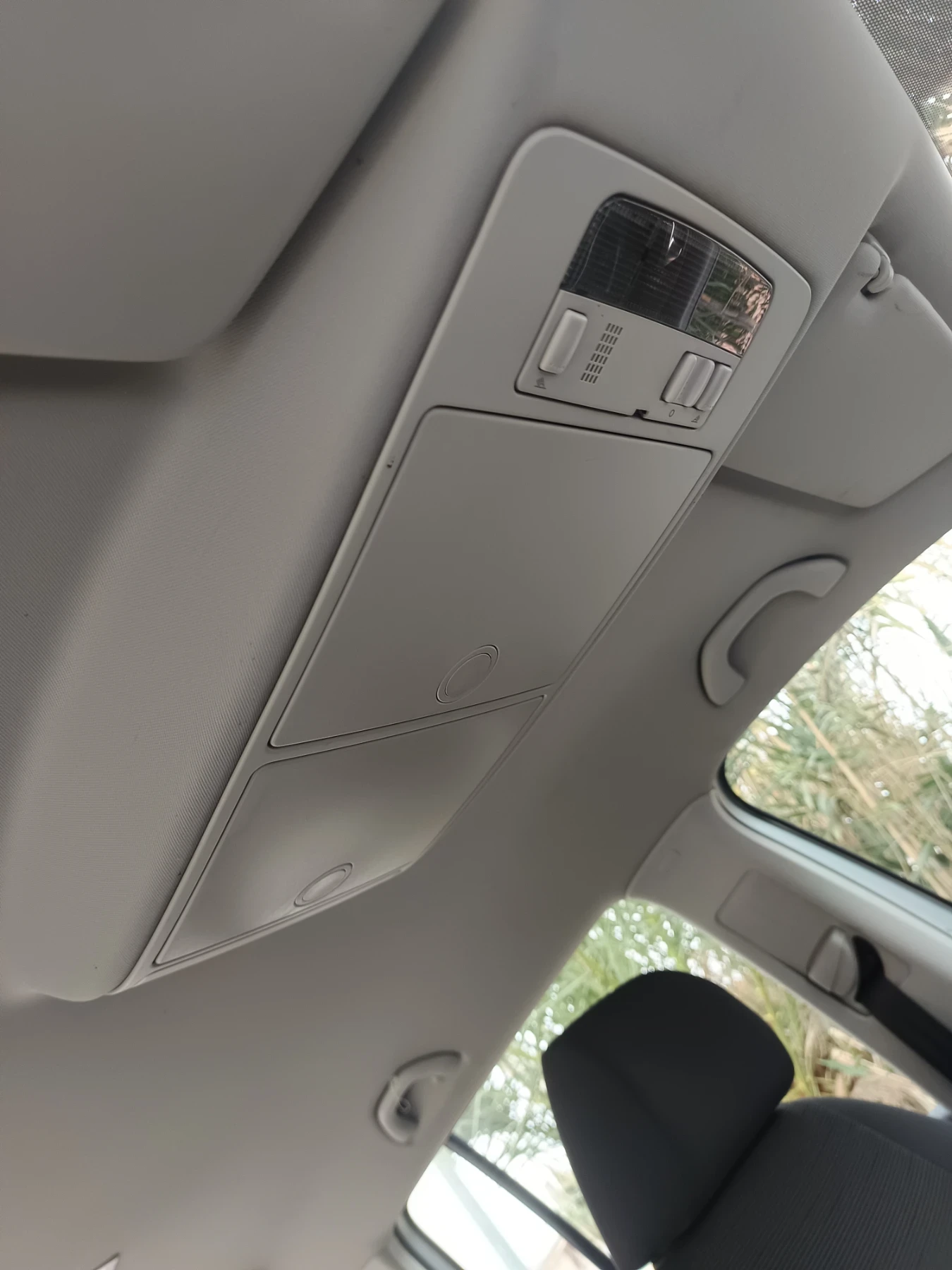 VW Touran, снимка 13 - Автомобили и джипове - 56453211