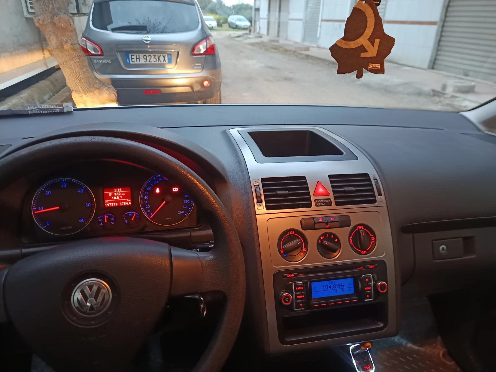 VW Touran, снимка 5 - Автомобили и джипове - 56453211