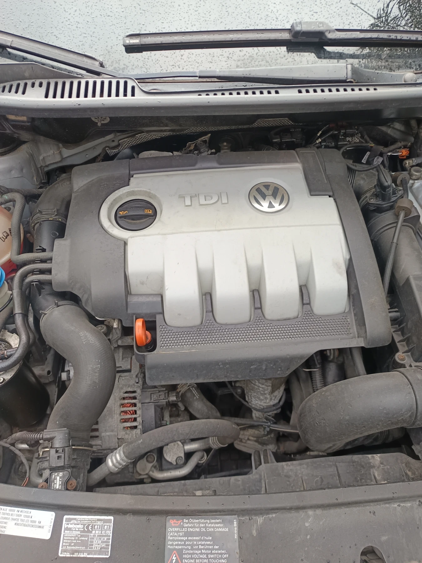 VW Touran, снимка 15 - Автомобили и джипове - 56453211