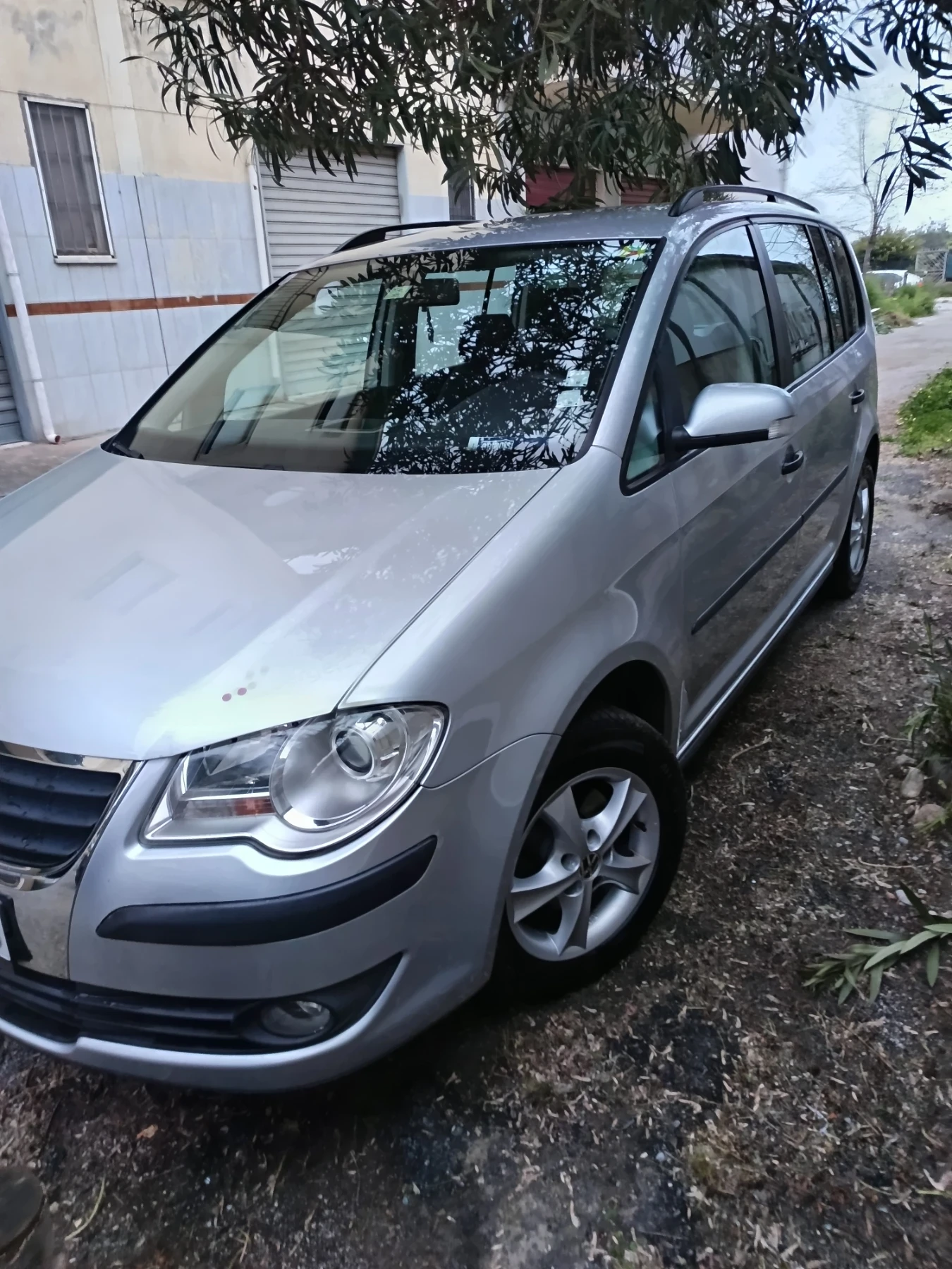 VW Touran, снимка 2 - Автомобили и джипове - 56453211