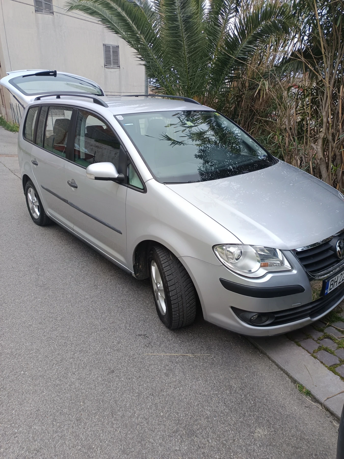 VW Touran, снимка 12 - Автомобили и джипове - 56453211