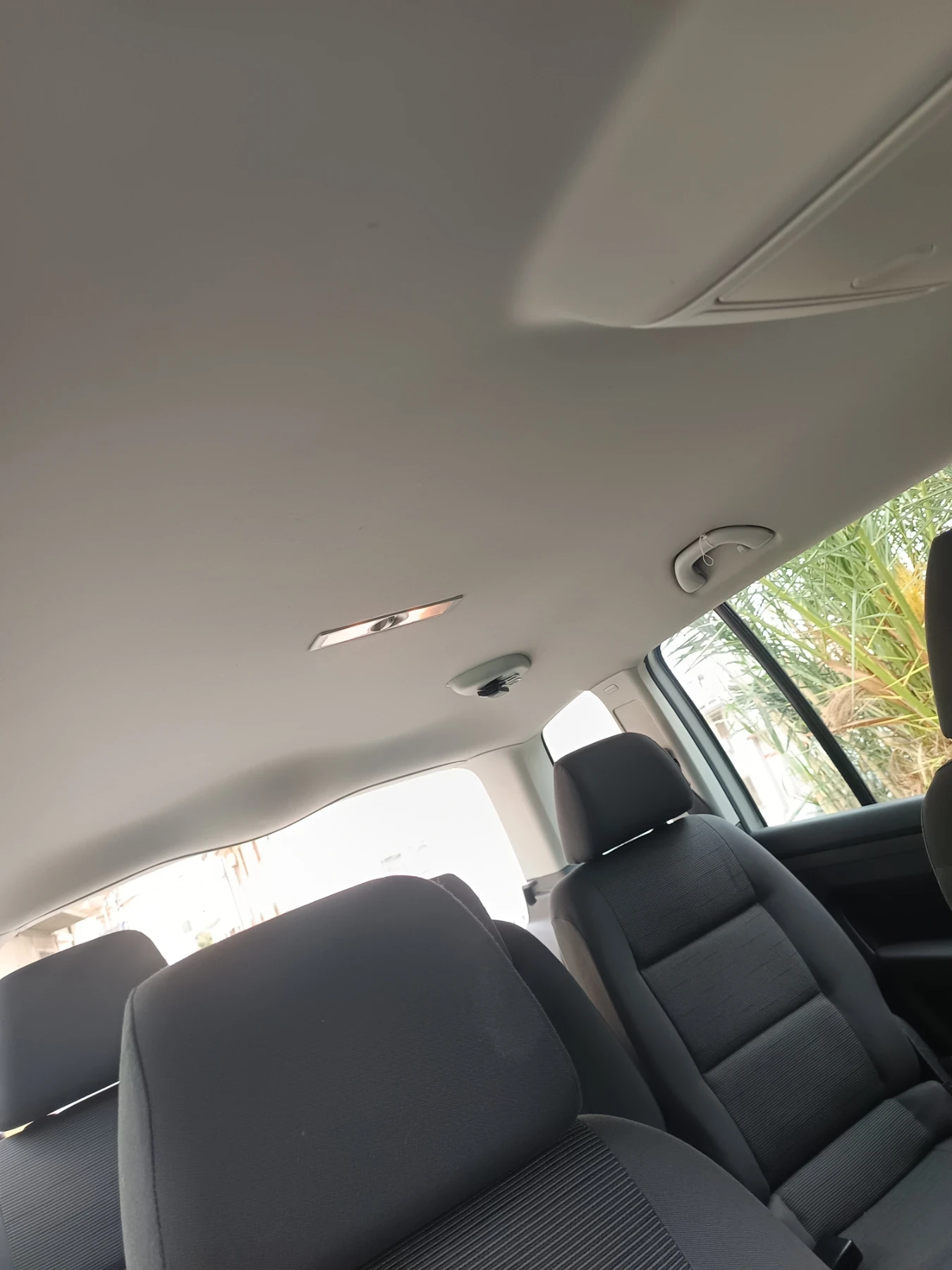 VW Touran, снимка 14 - Автомобили и джипове - 56453211