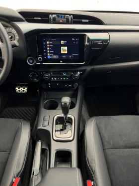 Toyota Hilux 2.8 D-4D/GR SPORT/DOUBLE CAB/360/JBL/LED/, снимка 15