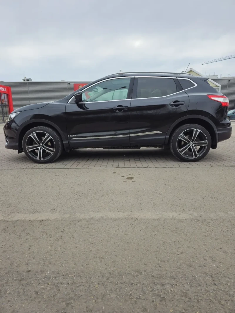 Nissan Qashqai 1.6 DCI Tekna, снимка 6 - Автомобили и джипове - 49045933