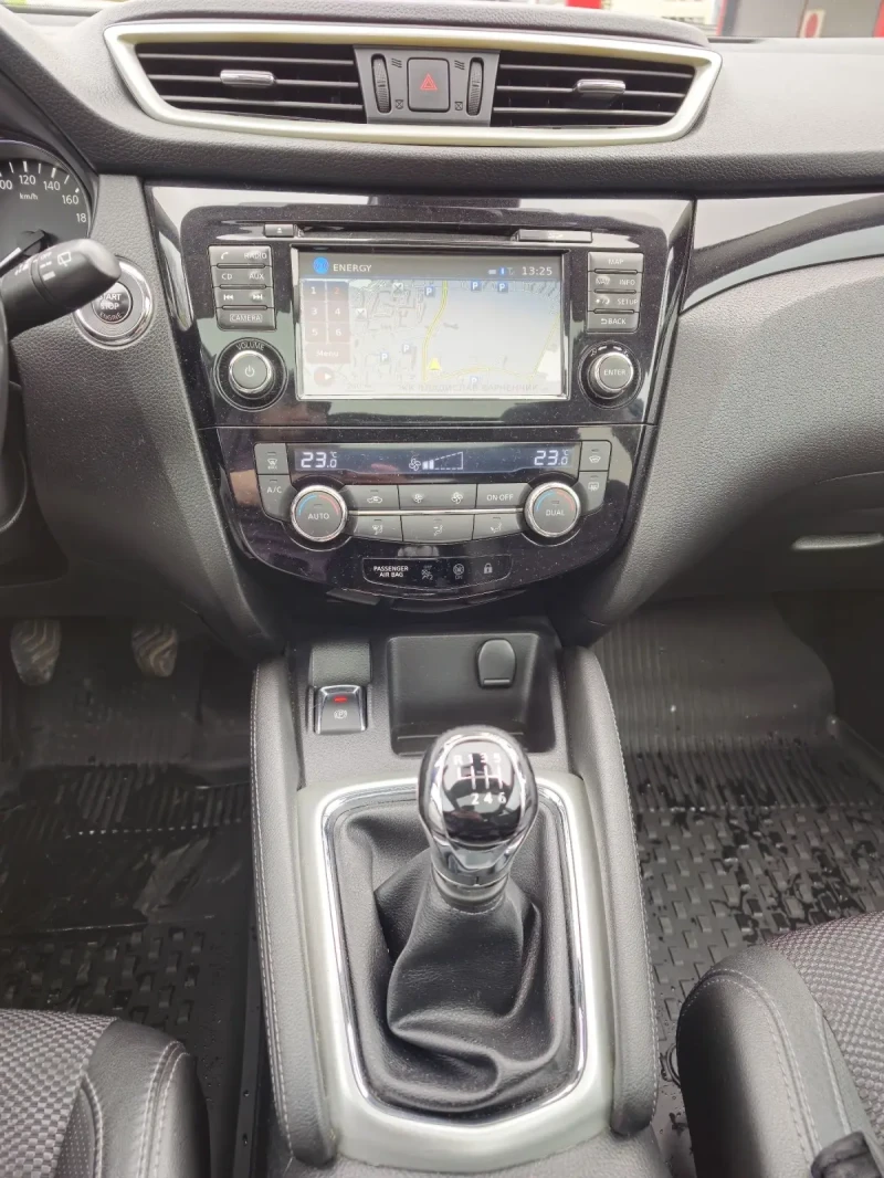 Nissan Qashqai 1.6 DCI Tekna, снимка 10 - Автомобили и джипове - 49045933