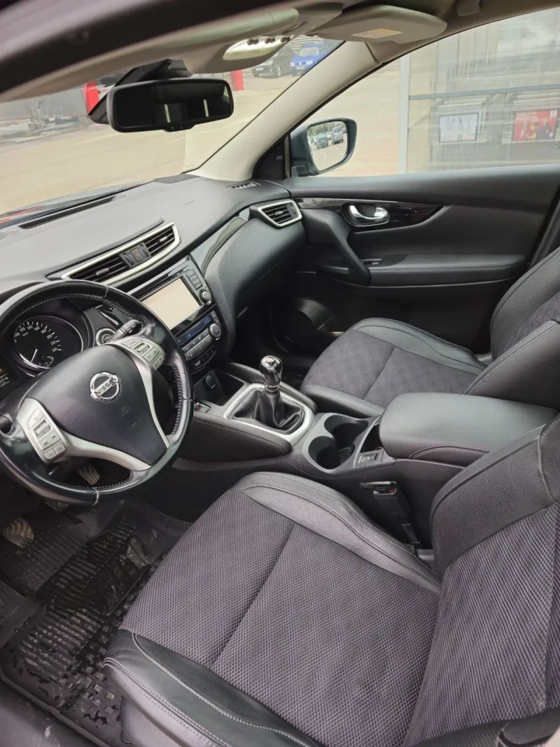 Nissan Qashqai 1.6 DCI Tekna, снимка 8 - Автомобили и джипове - 49045933