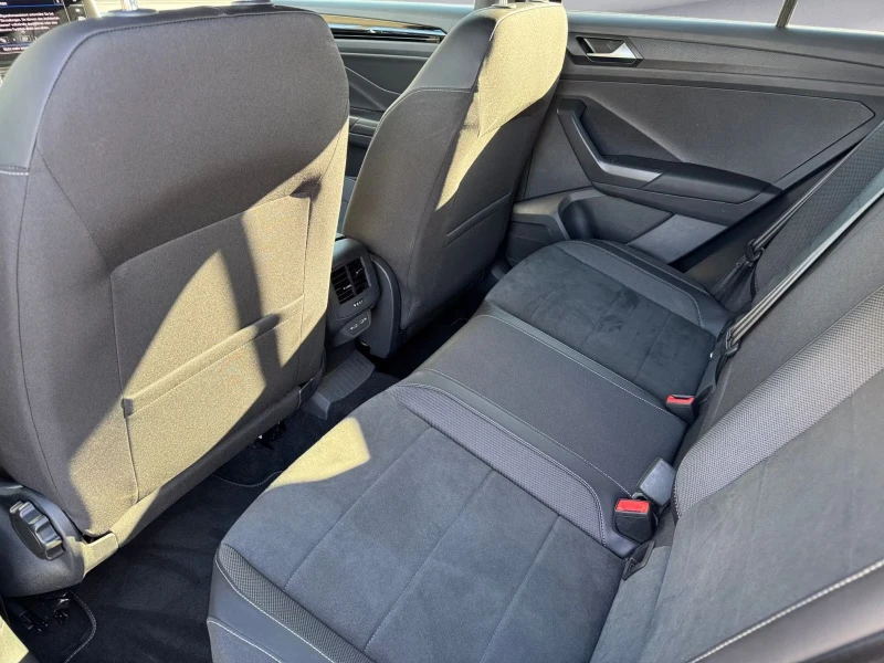 VW T-Roc R-LINE/150HP/DSG/MASSAGE/LED/AHK/CAM/MEMO/194g, снимка 11 - Автомобили и джипове - 51457005