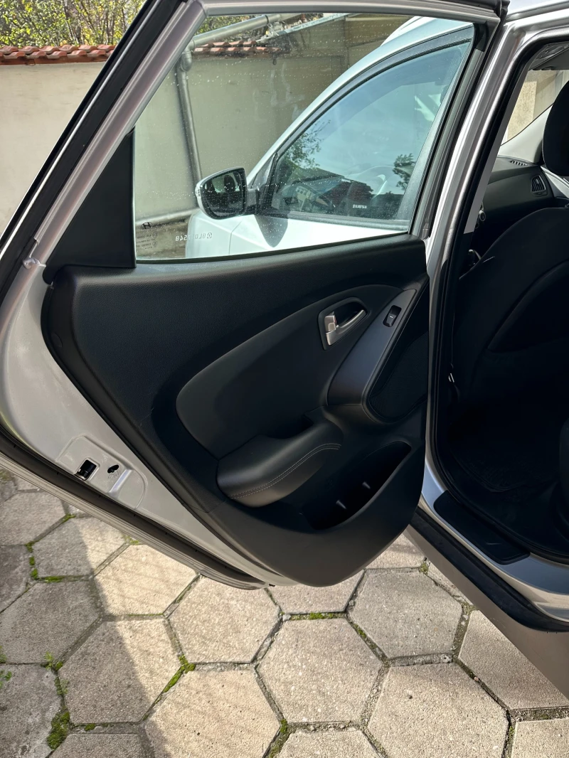 Hyundai IX35 1.7 CRDE, снимка 4 - Автомобили и джипове - 52650715