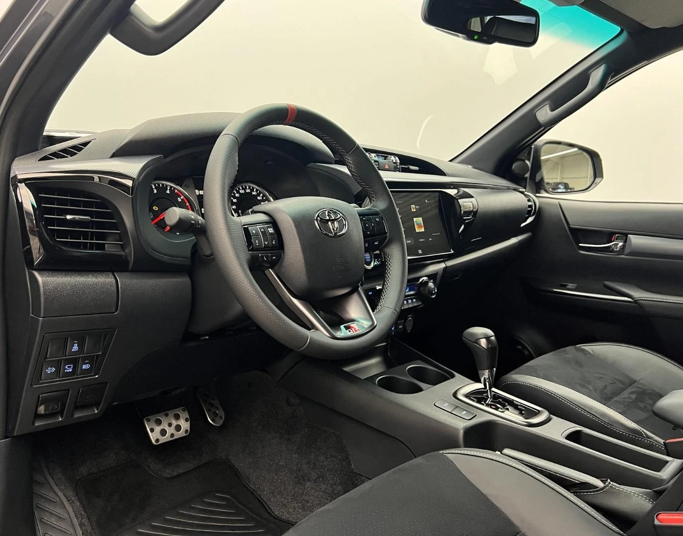 Toyota Hilux 2.8 D-4D/GR SPORT/DOUBLE CAB/360/JBL/LED/ | Mobile.bg � ����������� 12