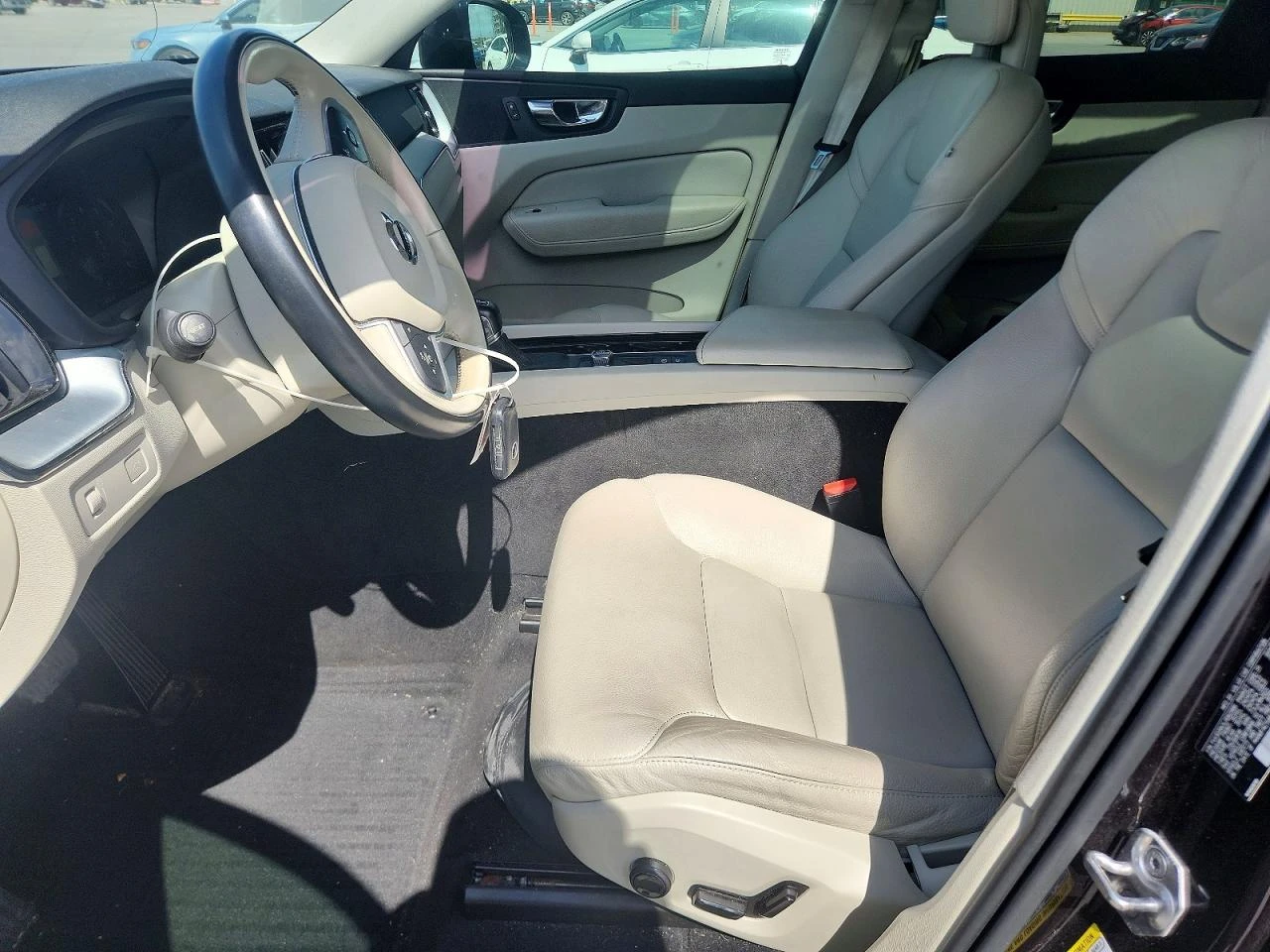 Volvo XC60 T5 MOMENTUM, снимка 7 - Автомобили и джипове - 54597530