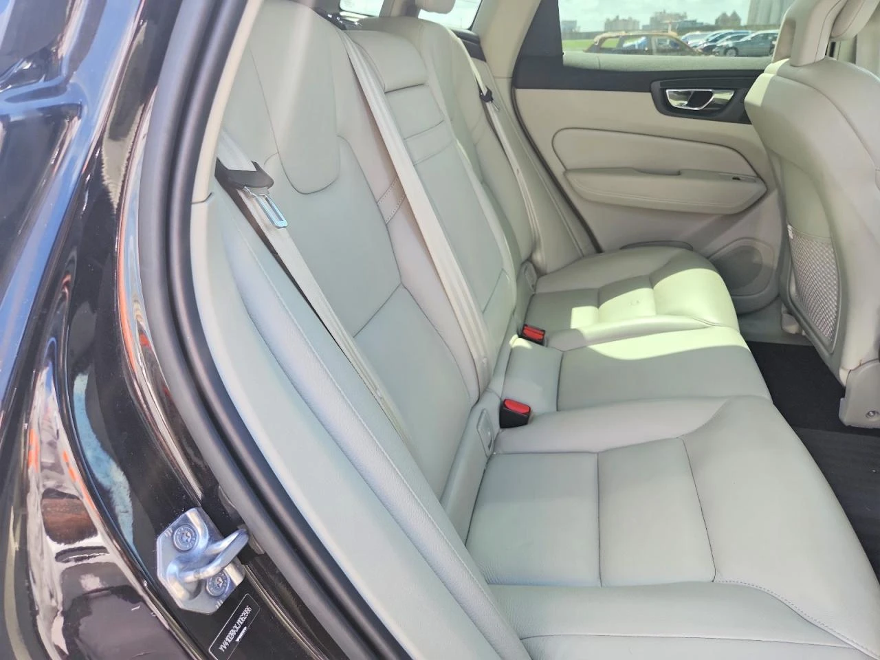 Volvo XC60 T5 MOMENTUM, снимка 9 - Автомобили и джипове - 54597530