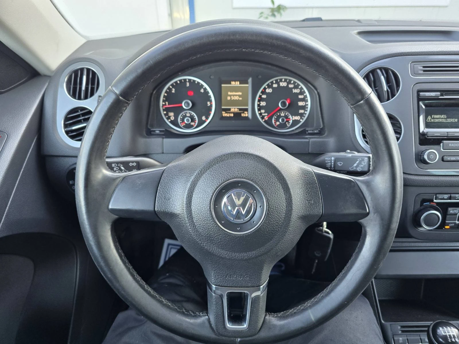 VW Tiguan 2.0TDI/170hp/4x4, снимка 10 - Автомобили и джипове - 54817786