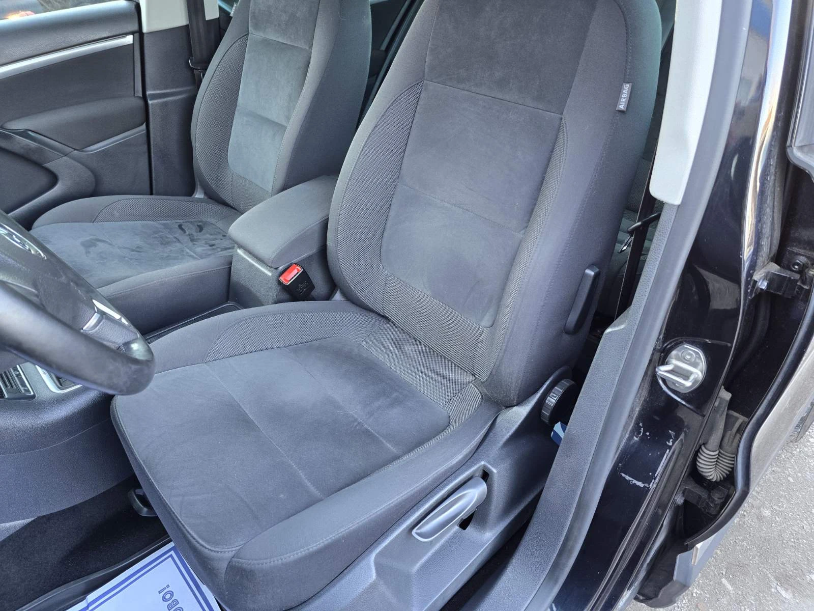 VW Tiguan 2.0TDI/170hp/4x4, снимка 13 - Автомобили и джипове - 54817786