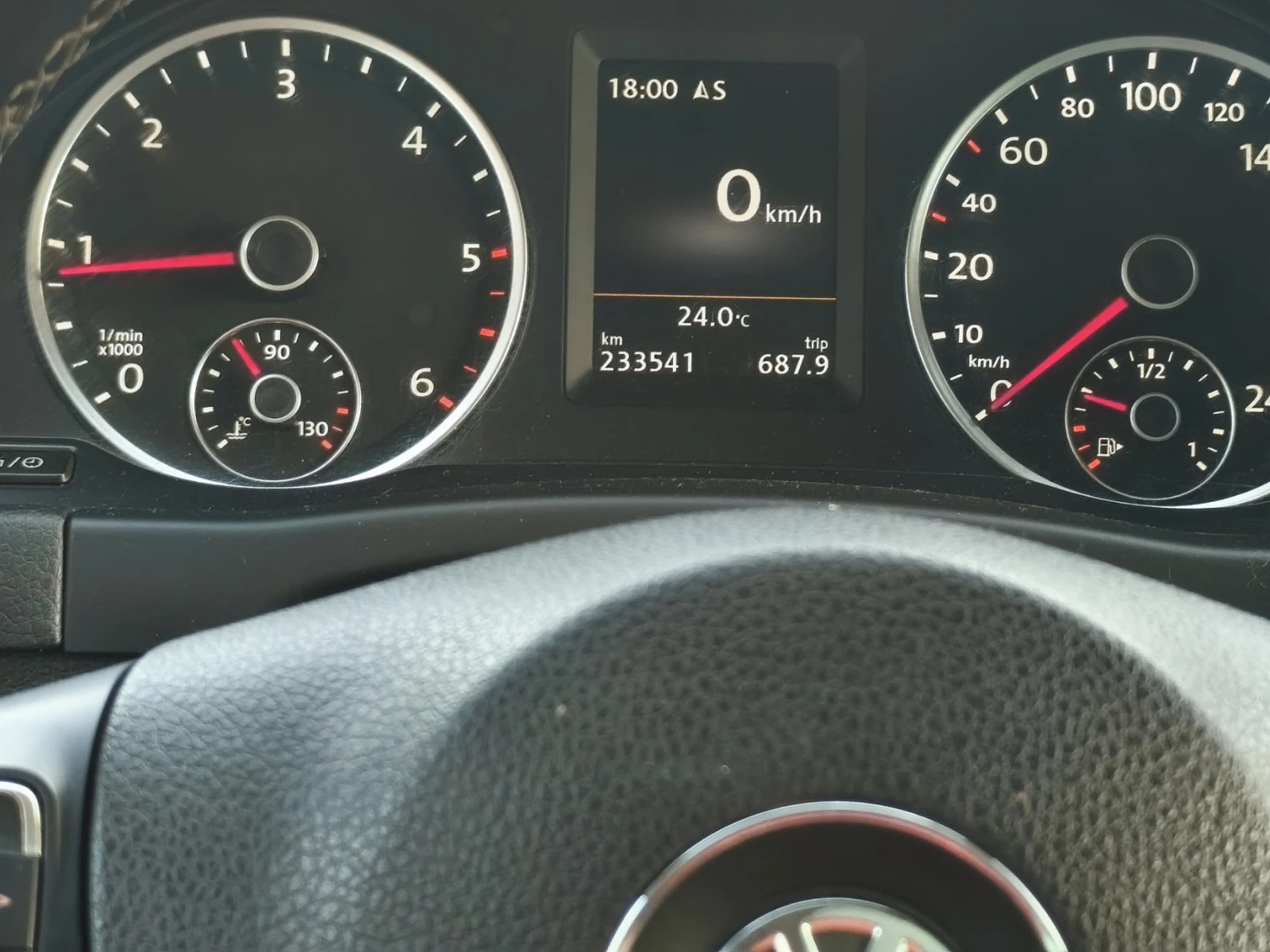 VW Tiguan 2.0 TDI 140 к.с.   2015   Ръчна, снимка 10 - Автомобили и джипове - 55123023