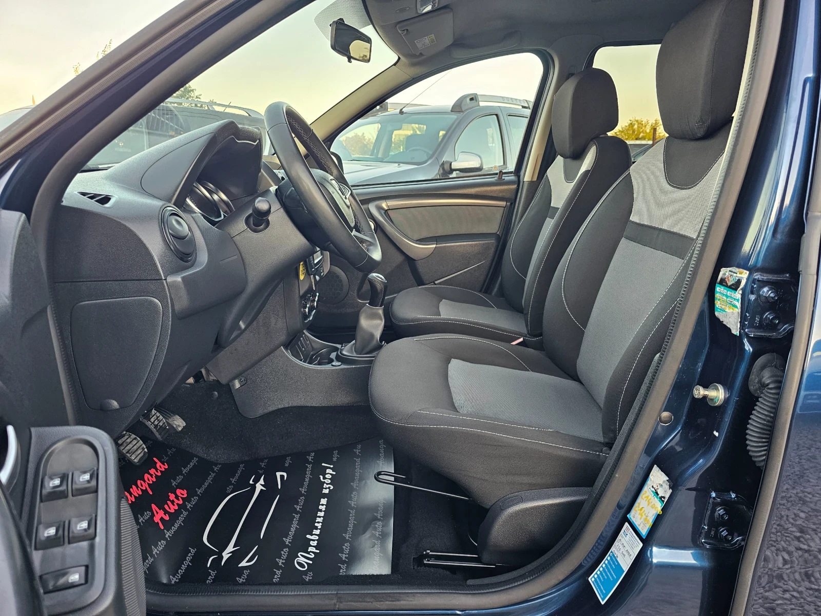 Dacia Duster 1.6i, 114к.с., GPL, снимка 8 - Автомобили и джипове - 55675962
