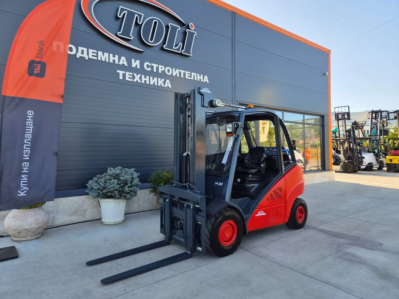 Мотокар Linde 3 тона / ИЗРАВНИТЕЛ + ПОЗИЦИОНЕР / ОБСЛУЖЕН !