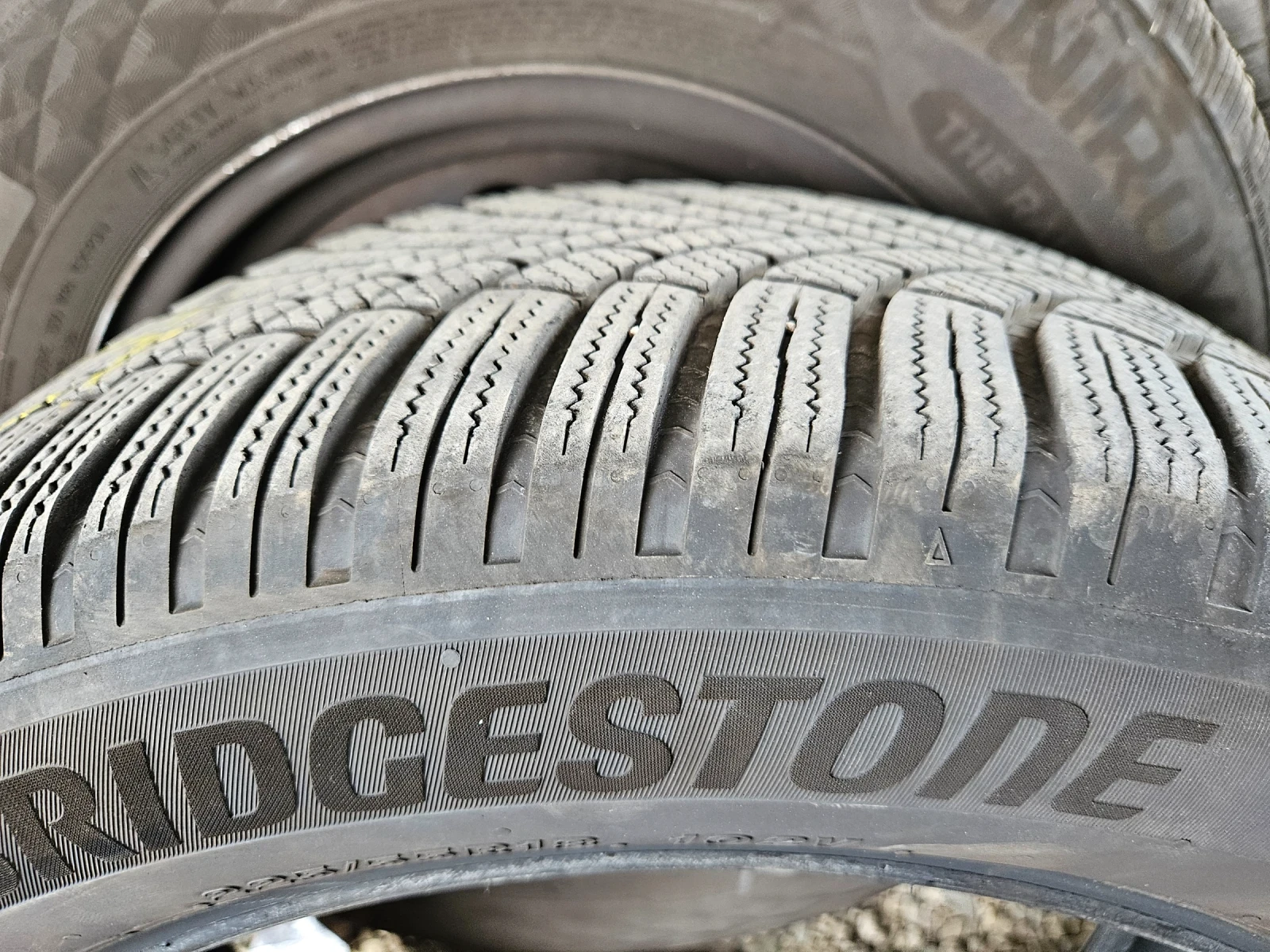 Гуми Зимни 225/55R18, снимка 4 - Гуми и джанти - 55256616