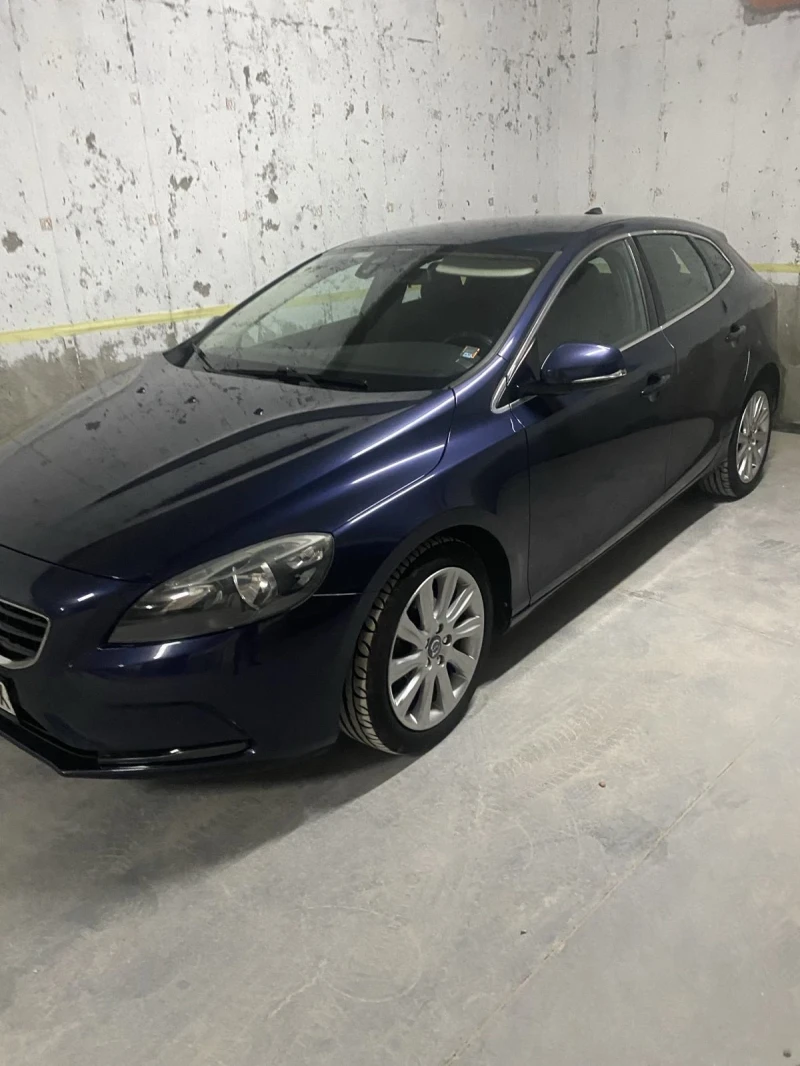 Volvo V40, снимка 1 - Автомобили и джипове - 47360737