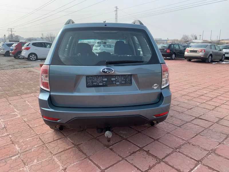 Subaru Forester 2.0-FACELIFT-РЪЧКА-EURO5-БЕЗ-КОРОЗИЯ!, снимка 4 - Автомобили и джипове - 49306536