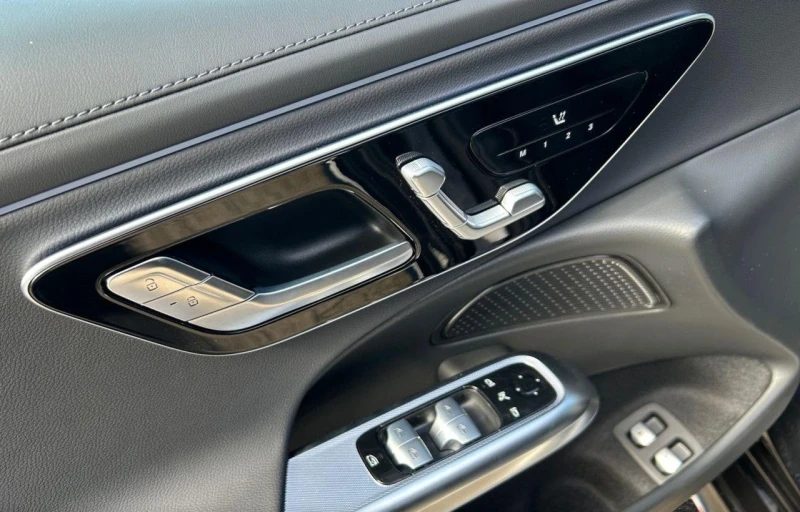 Mercedes-Benz E 300 e/AMG/4MATIC/PLUG-IN/DISTRONIC/360/KEYLESS/DIGITAL, снимка 7 - Автомобили и джипове - 51639112