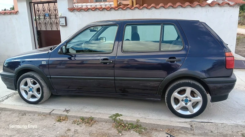 VW Golf VW GOLF 1, 6, снимка 4 - Автомобили и джипове - 52517811