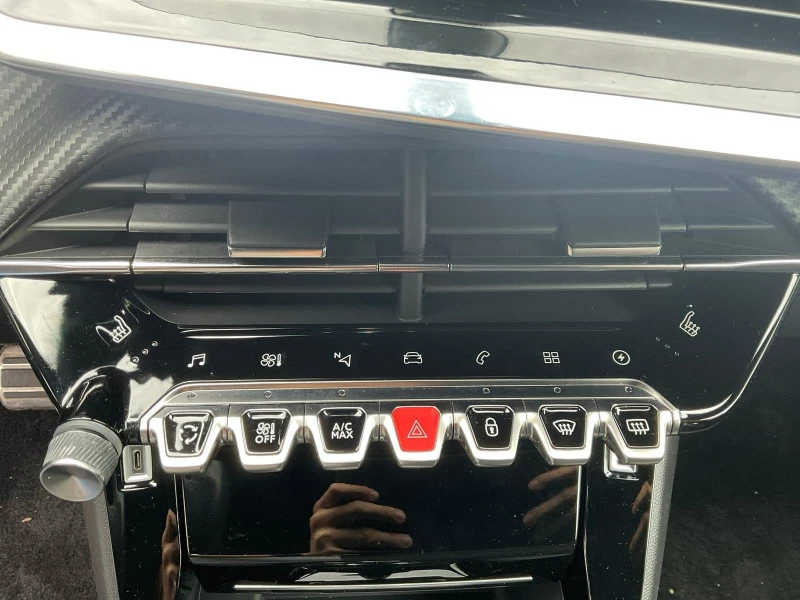 Peugeot 2008 E-GT* 57kW* LED* NAVI* DIGITAL* CAM* , снимка 12 - Автомобили и джипове - 51731407