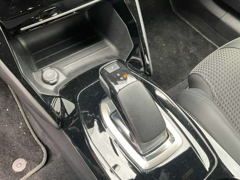 Peugeot 2008 E-GT* 57kW* LED* NAVI* DIGITAL* CAM* , снимка 13 - Автомобили и джипове - 51731407