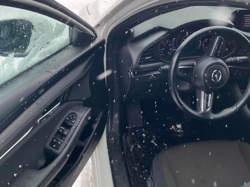 Mazda 3 Sport GS * * CARFAX * * АВТО КРЕДИТ * * , снимка 9 - Автомобили и джипове - 53154265