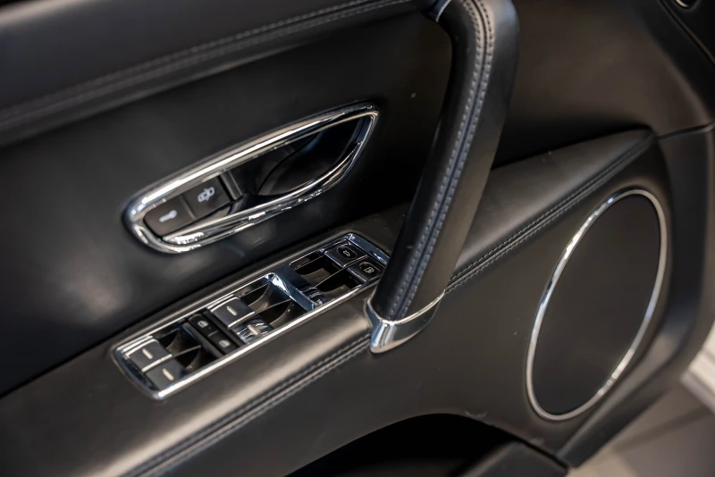 Bentley Flying Spur  V8, снимка 9 - Автомобили и джипове - 53341265