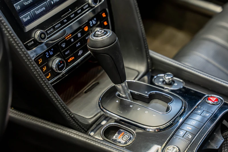 Bentley Flying Spur  V8, снимка 8 - Автомобили и джипове - 53341265