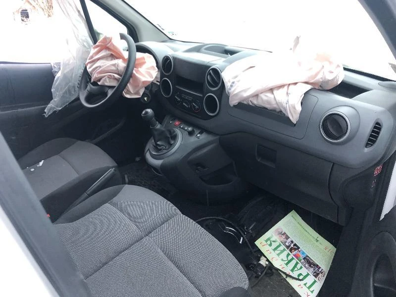 Citroen Berlingo 1.6HDI, снимка 13 - Автомобили и джипове - 22173082